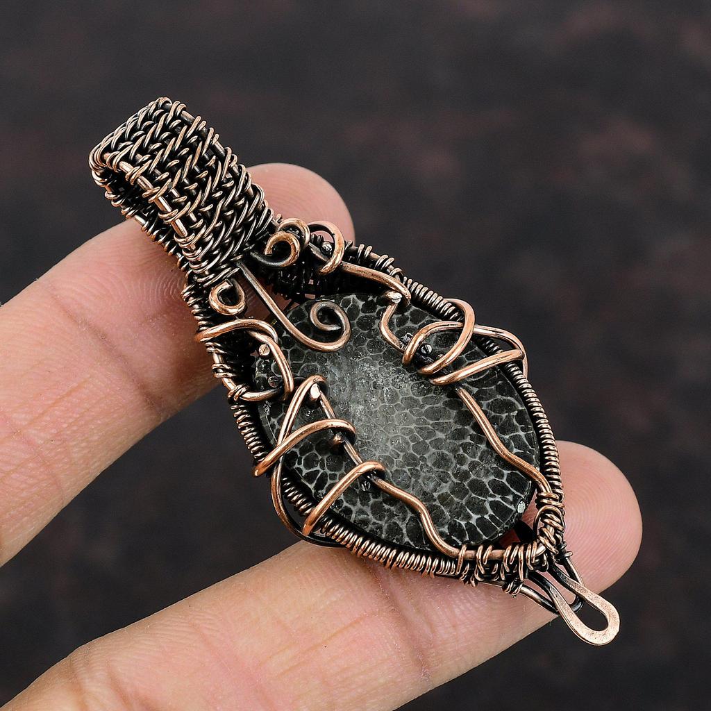 Pendentif Corail Raie Manta Pendentif Enveloppé de Fil de Cuivre Pendentif Fait Main Beau Pendentif Bijou en Cuivre Pour Cadeau Bijoux en Pierres Précieuses Enveloppés de Fil