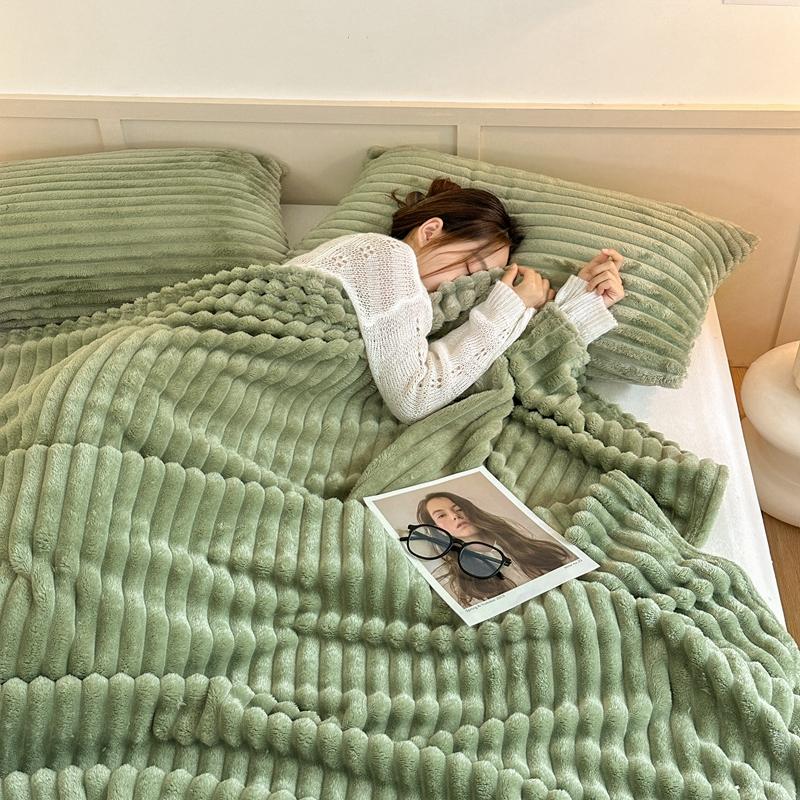 Carved Velvet Warm Autumn Winter Blanket for Bed Home Soft Fluffy Sofa Blanket Cozy Warmth Coral Flannel Sofa Cover Blanket Nap