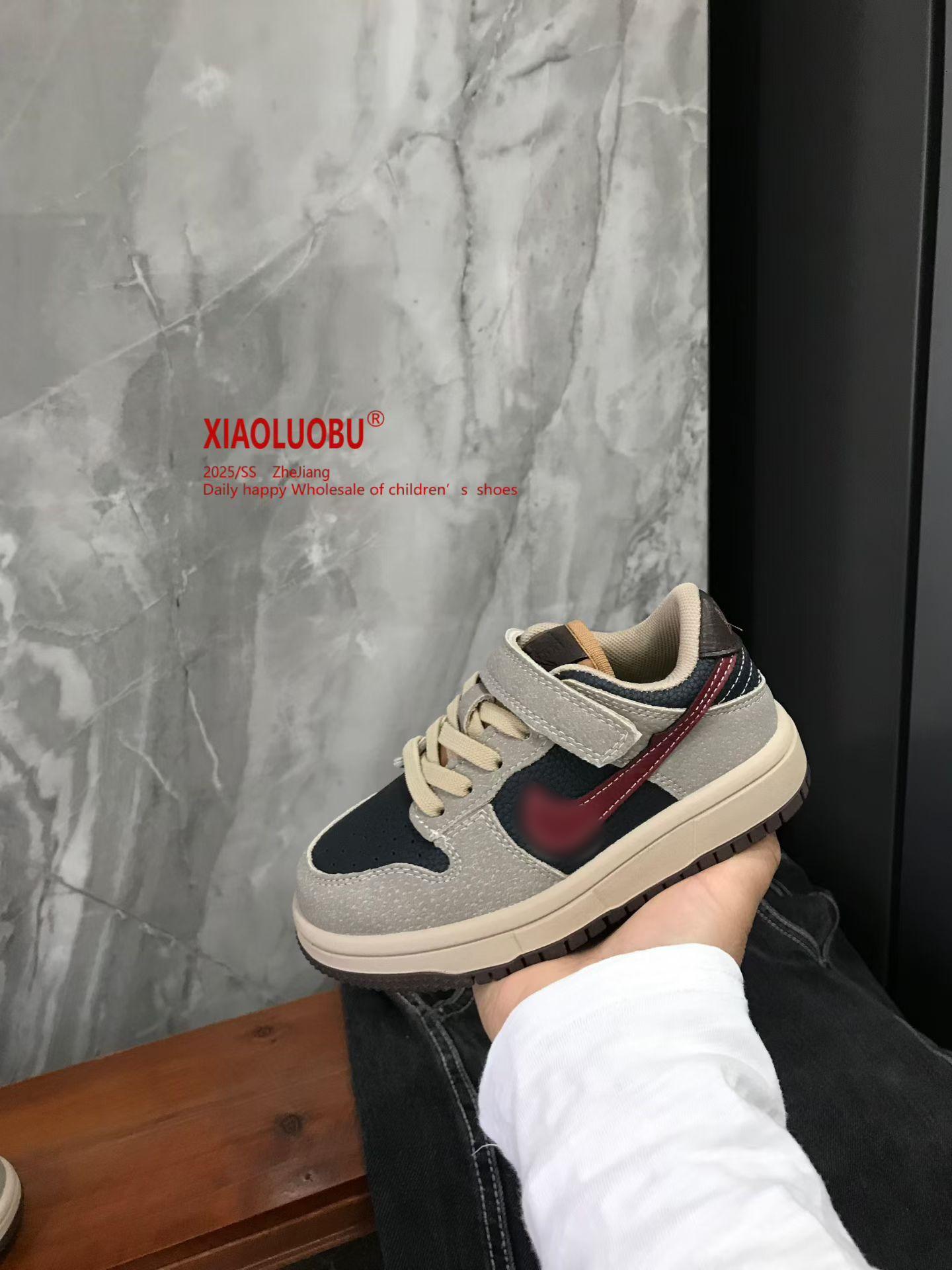 

2025 Autumn/Winter Kids Korean Style AJ Skate Shoes with Added Cotton, Non-Slip, Parent-Child Casual Sports 28