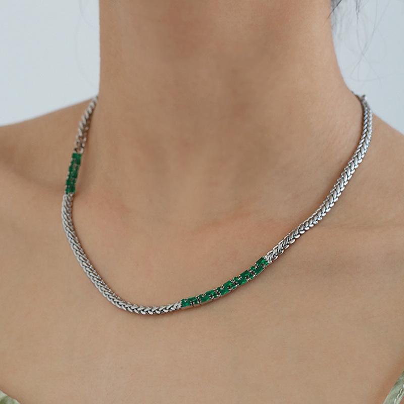 1pc Emerald Zircon Inlaid Snake Bone Chain Necklace for Women Couples Temperament Gorgeous Wedding Jewelry Gift Party Accessories