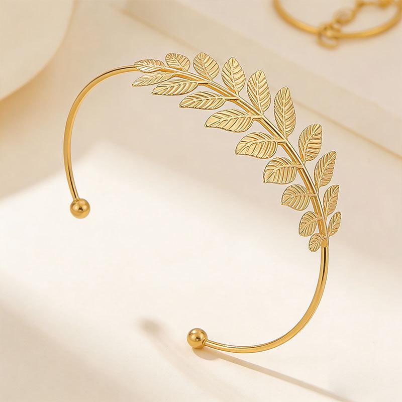 Adjustable Baroque Leaf Metal Arm Ring – European & American Style