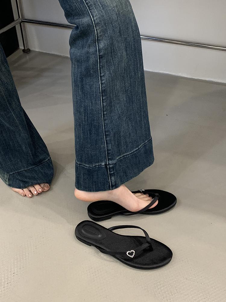 

Soft-soled flip-flops, sandals, half-towed women s outer wear fashionable versatile cool slippers 2025 summer new round head tide 40 чёрный