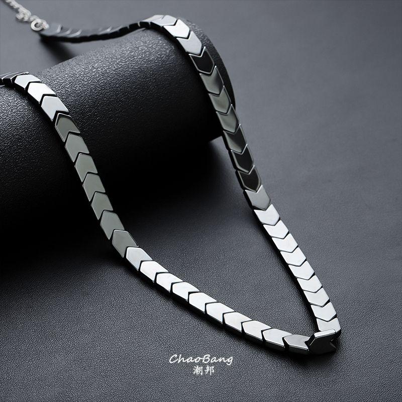 

Steel Triangle Simple Necklace Men s Niche Personality All-matching Accessories No Fading Light Luxury High-Grade European and American Women Jewelry Black gallstone titanium steel necklace