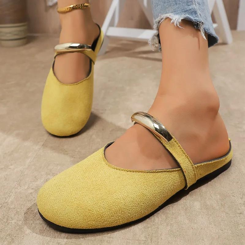 

Plus Size 2025 Summer New Women s Closed Toe Slippers Outdoor Metal Decoration Flat with Sandals Hot Sale Daily Casual Slippers 36