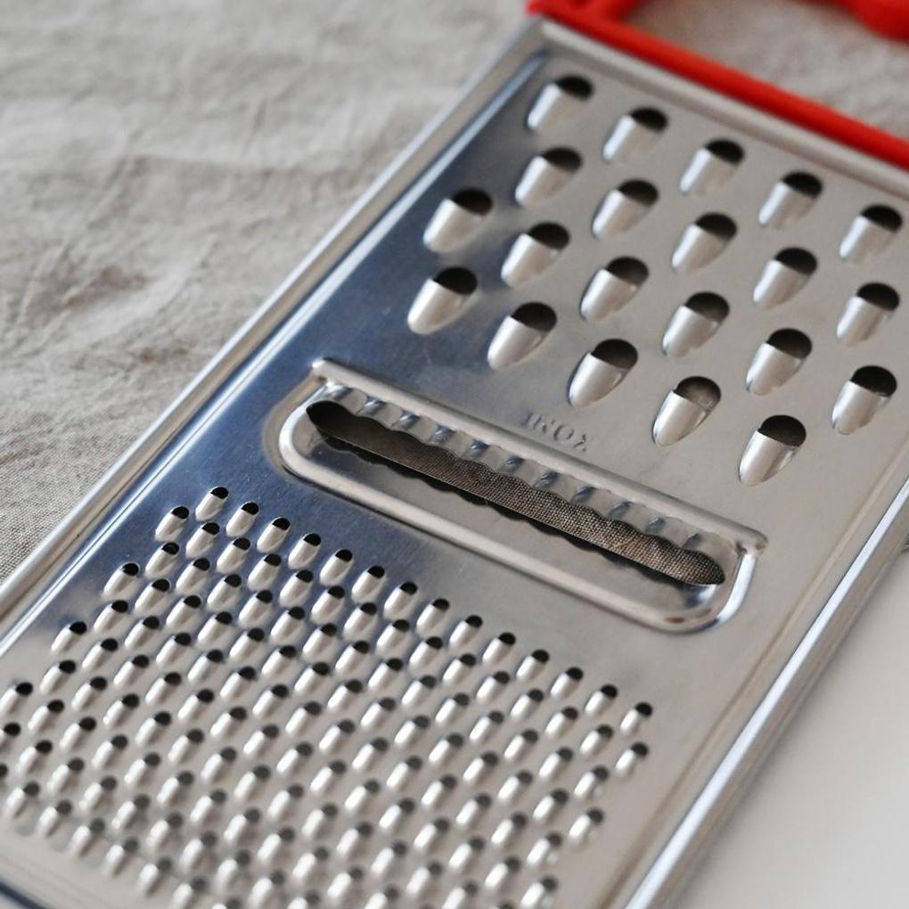 Edelstahl Roter Griff Käsereibe Gemüsereibe