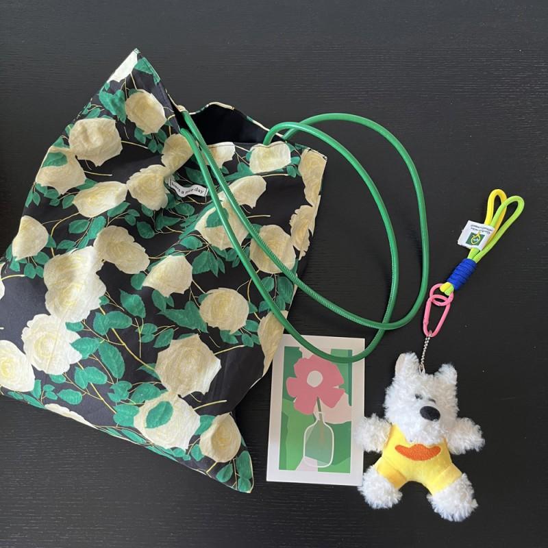 

Vintage Elegant White Rose Print Shoulder Bag Lazy Vacation Niche Design PU Strap Canvas Double-sided Back No puppy pendant