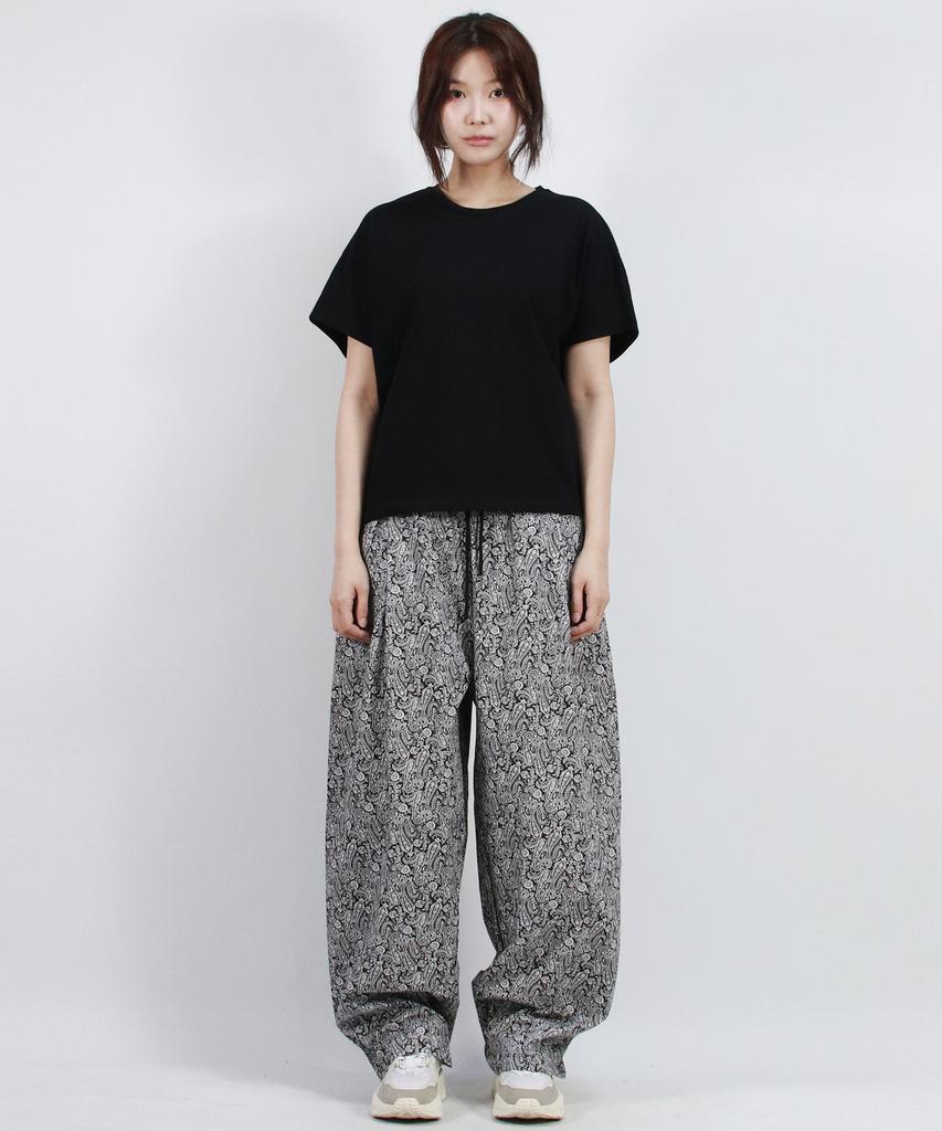 Deumakeu Paisley Side One Tuck Curved Wide Pants Black