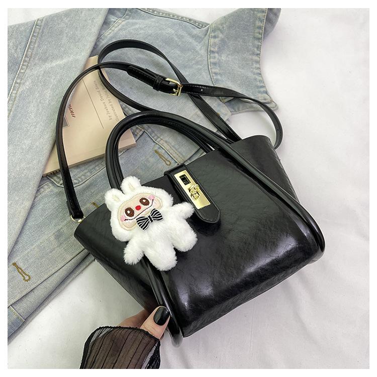 

2025 summer new handbag women s fashion going out commuting messenger bag fashion versatile trend bucket bag