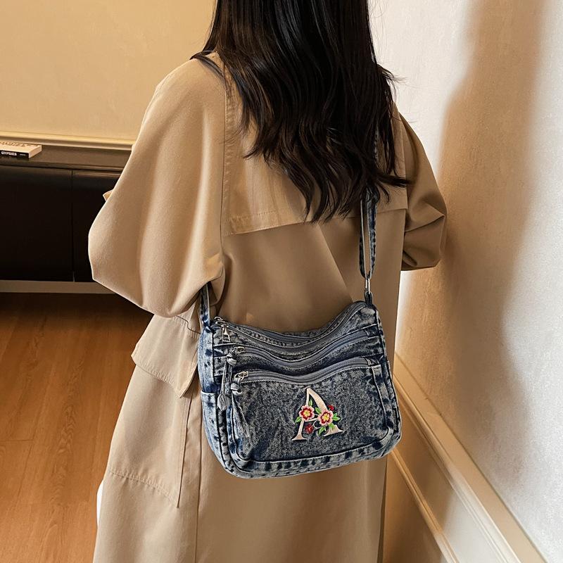 Niche design casual texture small square bag 2025 autumn and winter new women's bag fashion shoulder messenger bag