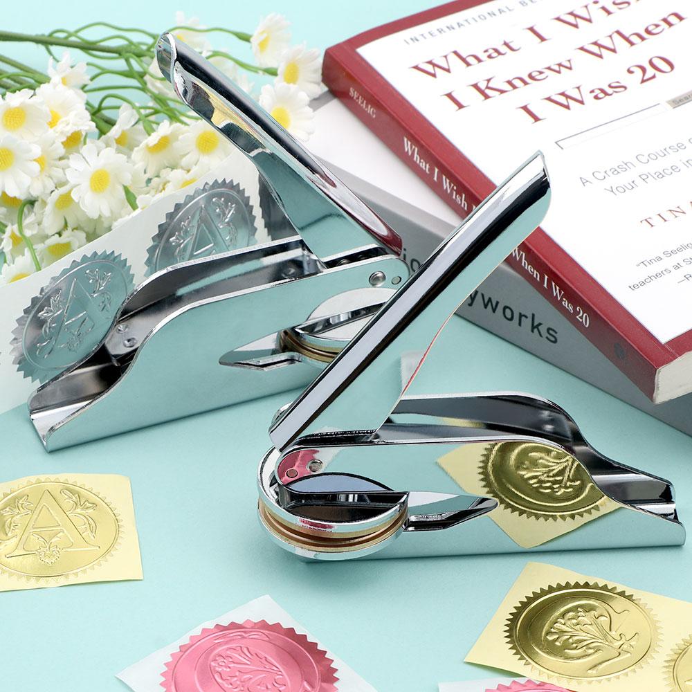 26-Buchstaben-Prägeprägestempel - Handgehaltener Prägestempel, am besten für Bücher, Briefumschläge, Servietten, florale Ex Libris, tolles Geschenk für Buchliebhaber