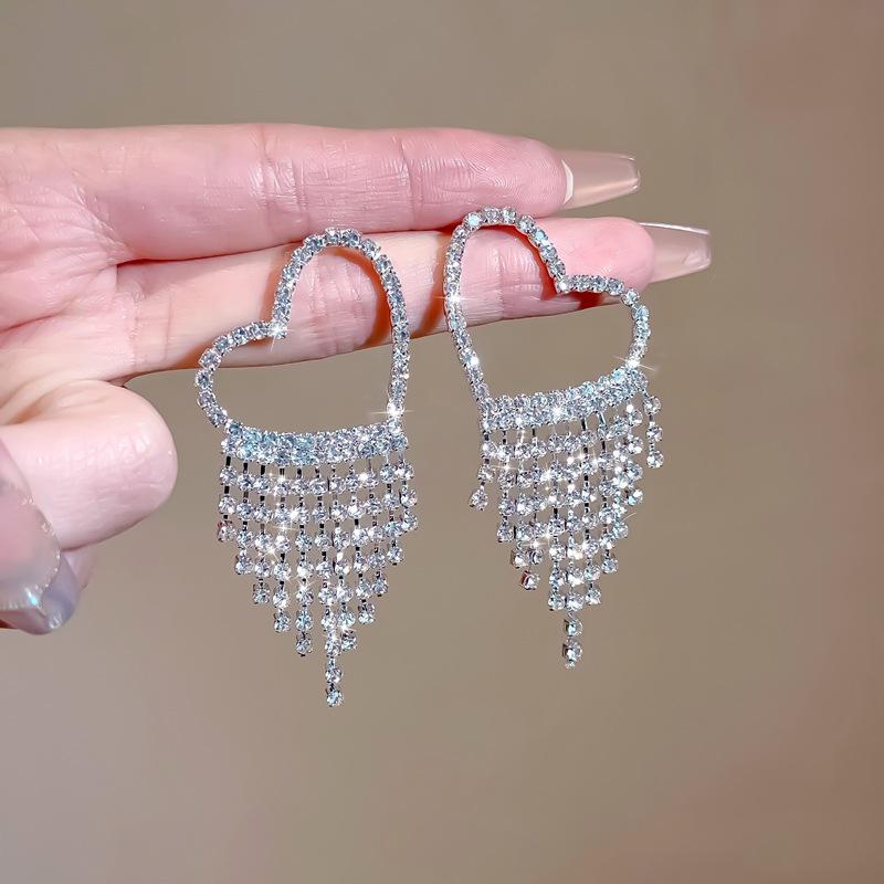 Brincos da Moda Exquisitos com Borla Longa: Elegante, Brilhante e Versátil para Mulheres