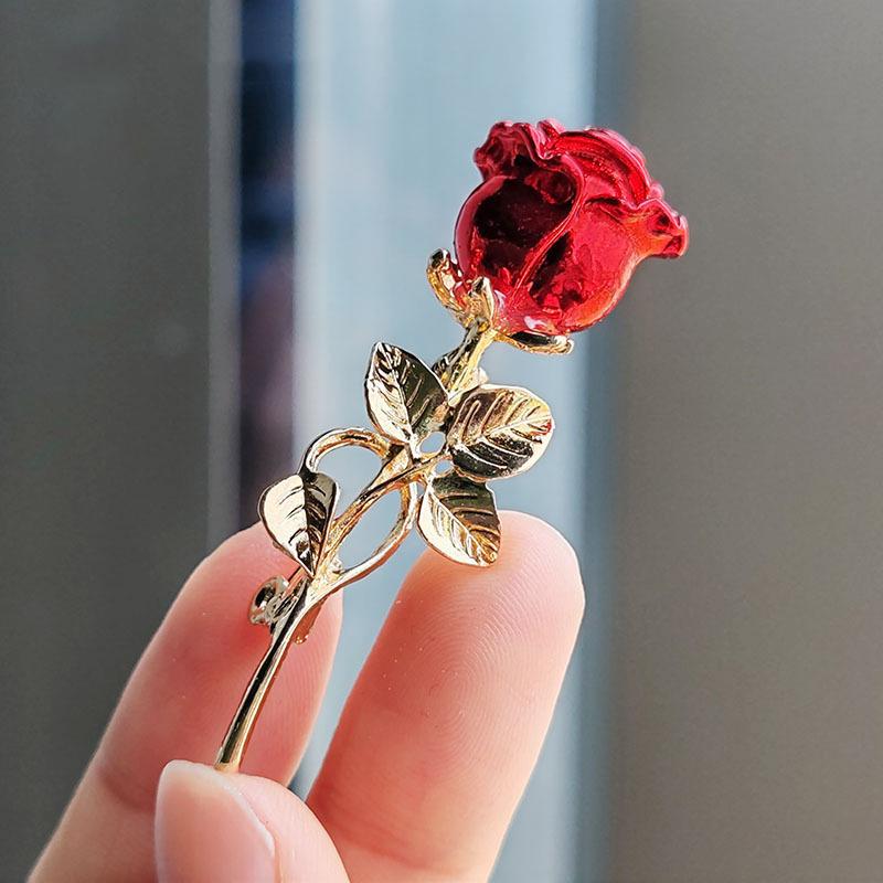 New Trend Red Rose Brooches for Women Gold Metal Pins Bohemian Flower Brooch for Wedding Party Cloting Accessories