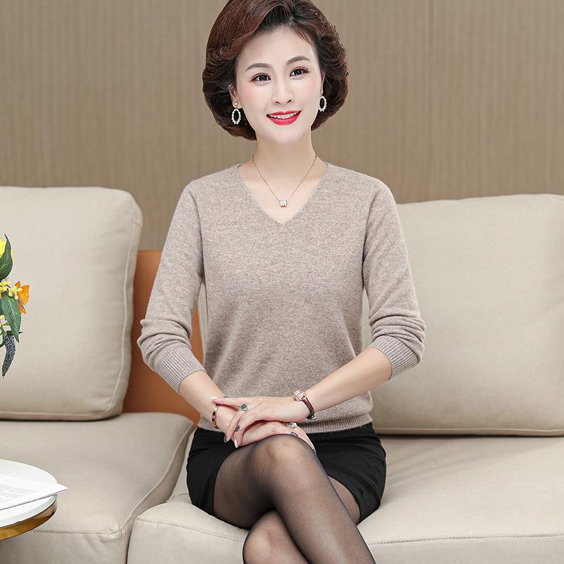 High-End Versatile Cashmere V-Neck Sweater for Middle-Aged and Elderly Women, Plus Size Warm Wool Base Layer