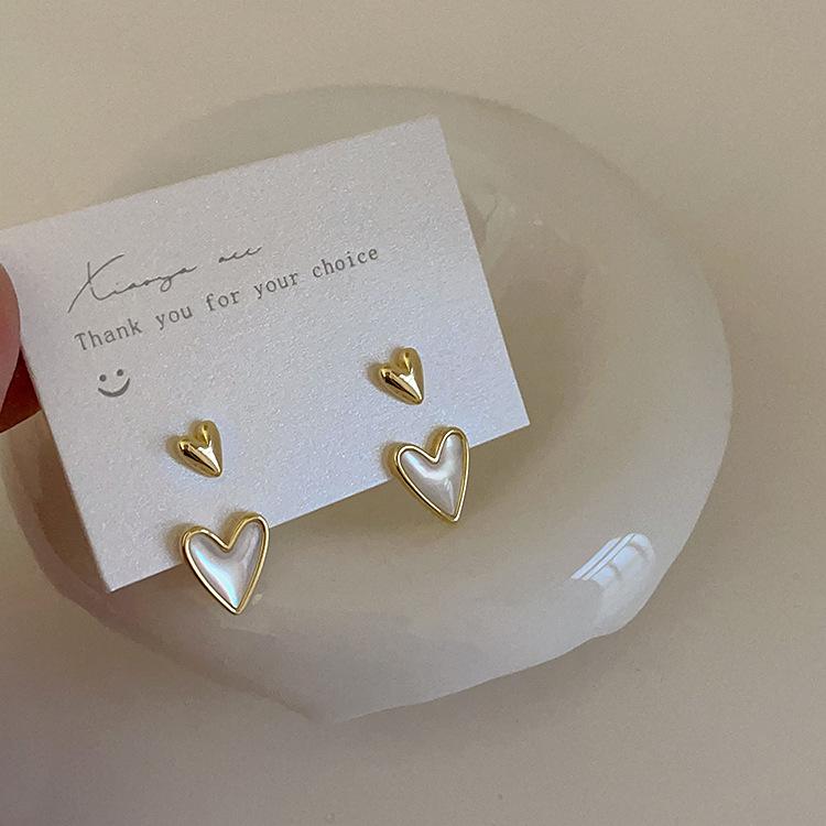 

Серьги из металла в форме сердца из перламутра: Элегантно, модно и универсально для женщин