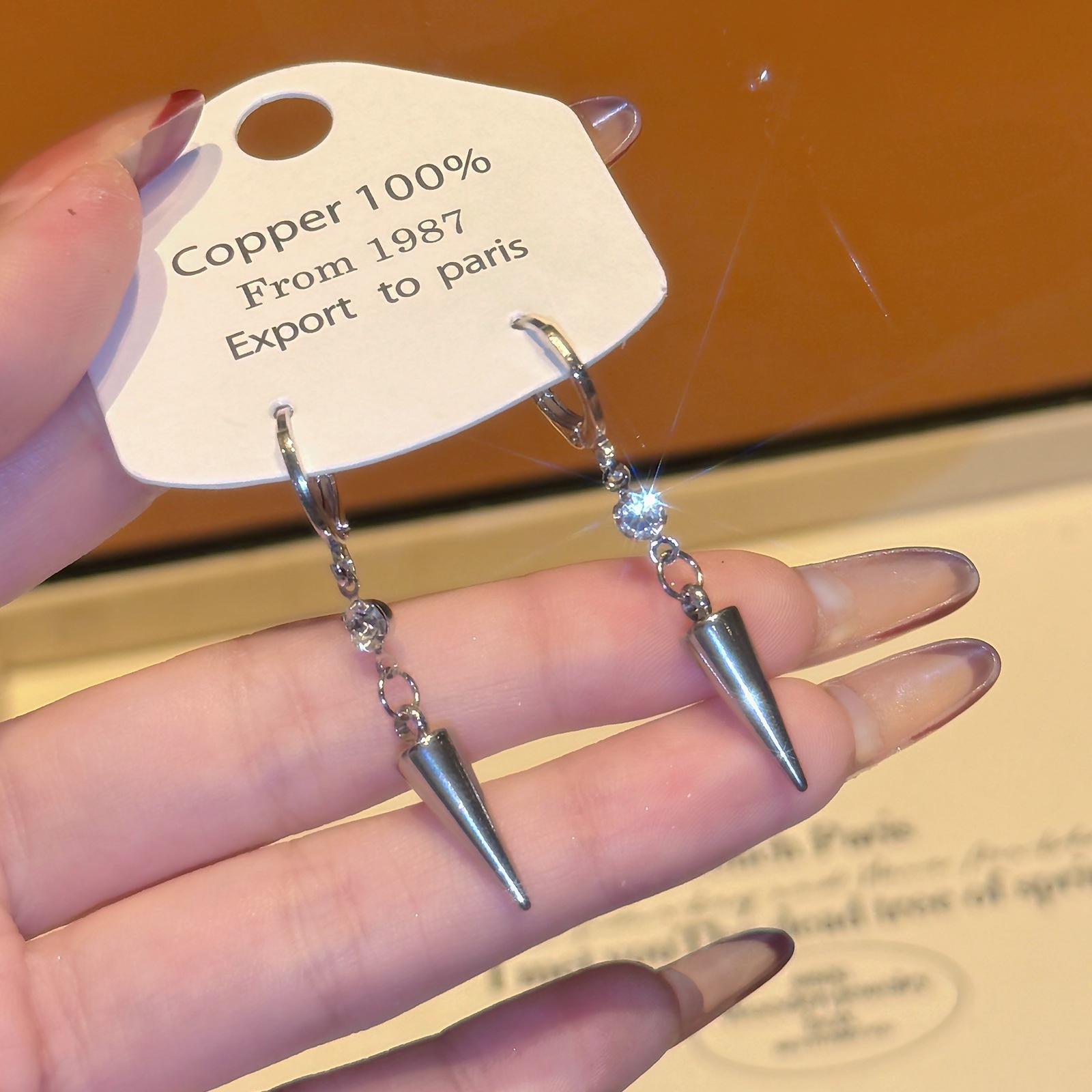 

Punk Hip Hop Shiny Zircon Rivet Drop Earrings for Women Men Gothic Metal Geometric Cone Pendant Earrings Y2K Party Zircon Gifts