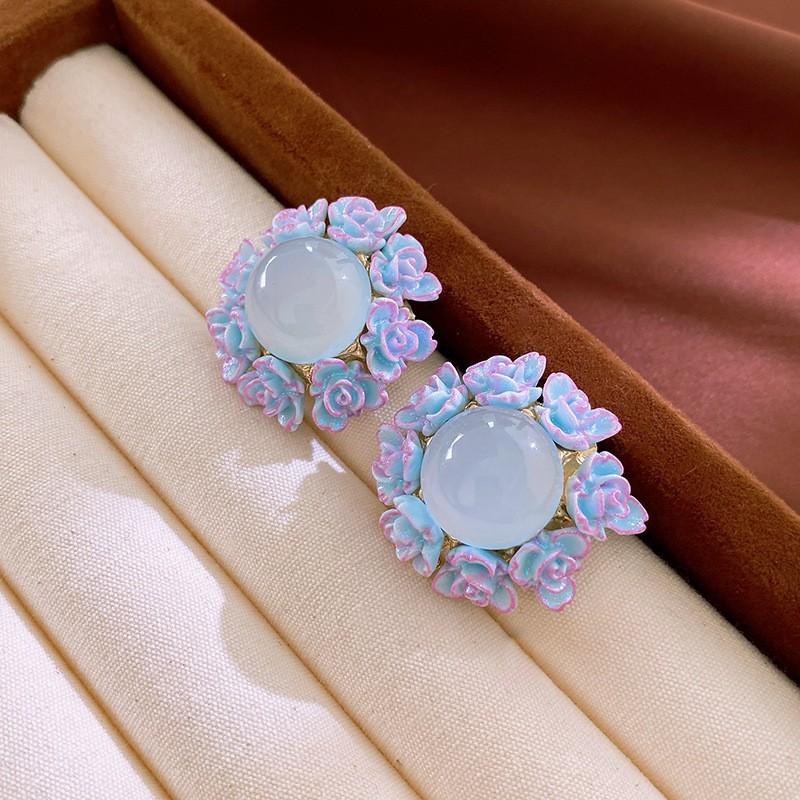 Medieval Silver Needle with Diamonds, Dripping Oil, Flower Pearl Earrings, Temperament, Court Style Stud Earrings, Light Luxury and High-end Earrings.