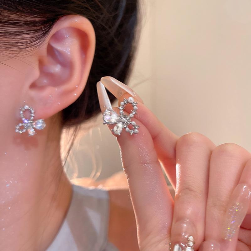 Sparkling Diamond Pearl Butterfly Stud Earrings Female Sweet Personality Earrings Small Temperament Versatile Earrings