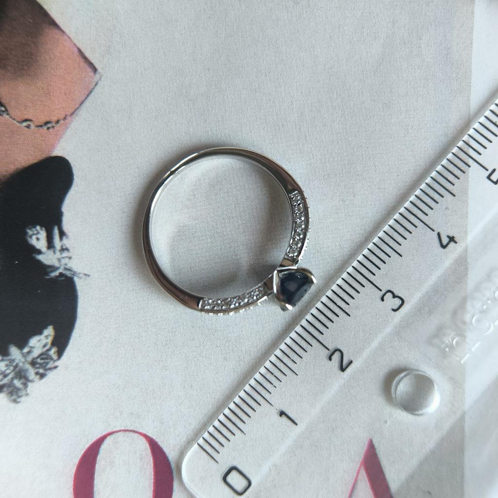 Серебряное кольцо с натуральным сапфиром 1.481ct, вес изделия 2,1 гр (2214038)