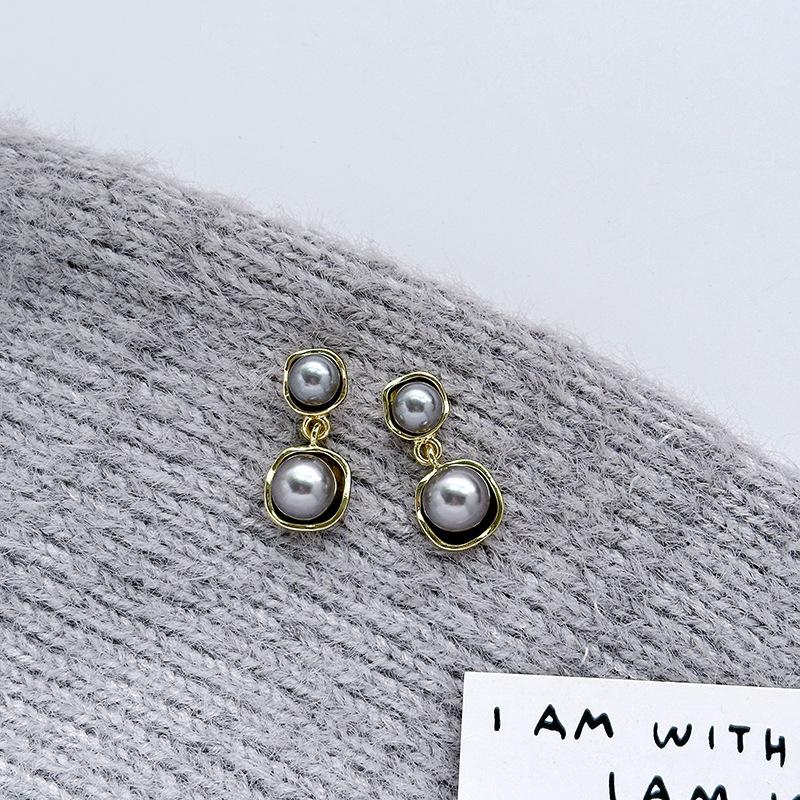 French Retro Temperament Irregular Gray Pearl Earrings, Light Luxury High-End Simple Earrings