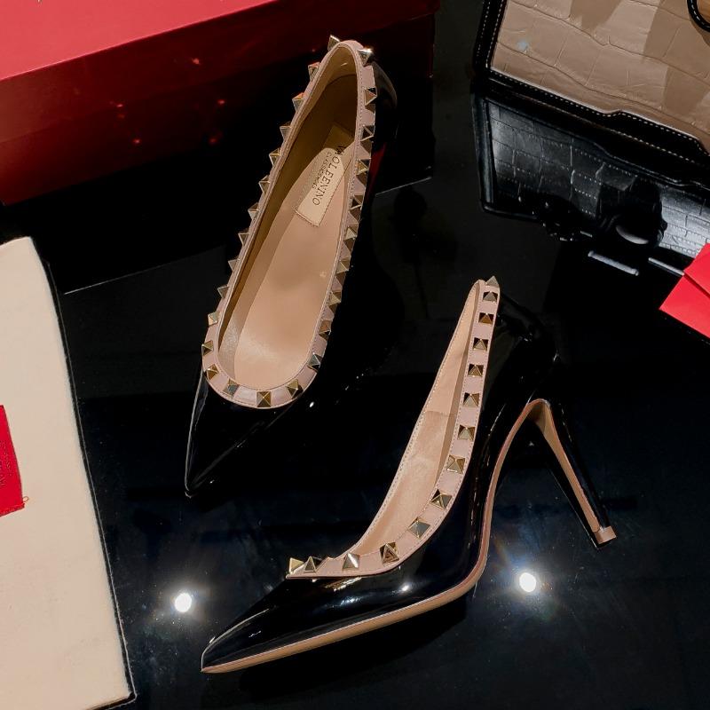 Pointed Rivet Nude High Heels for Women, New Sexy Queen Style Slim Heel Liuding French Shallow Mouth Single Shoe