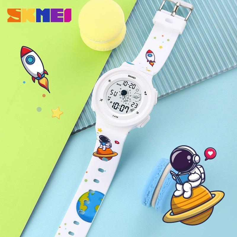 Fashion cartoon children's watch, multi-functional astronaut sports waterproof male and female student watch