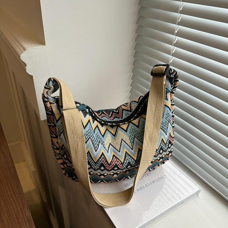 Ethnic Style Bag Women's New Fashion Trend Shoulder Bag Casual Armpit Bag Personality Contrasting Handbag Women