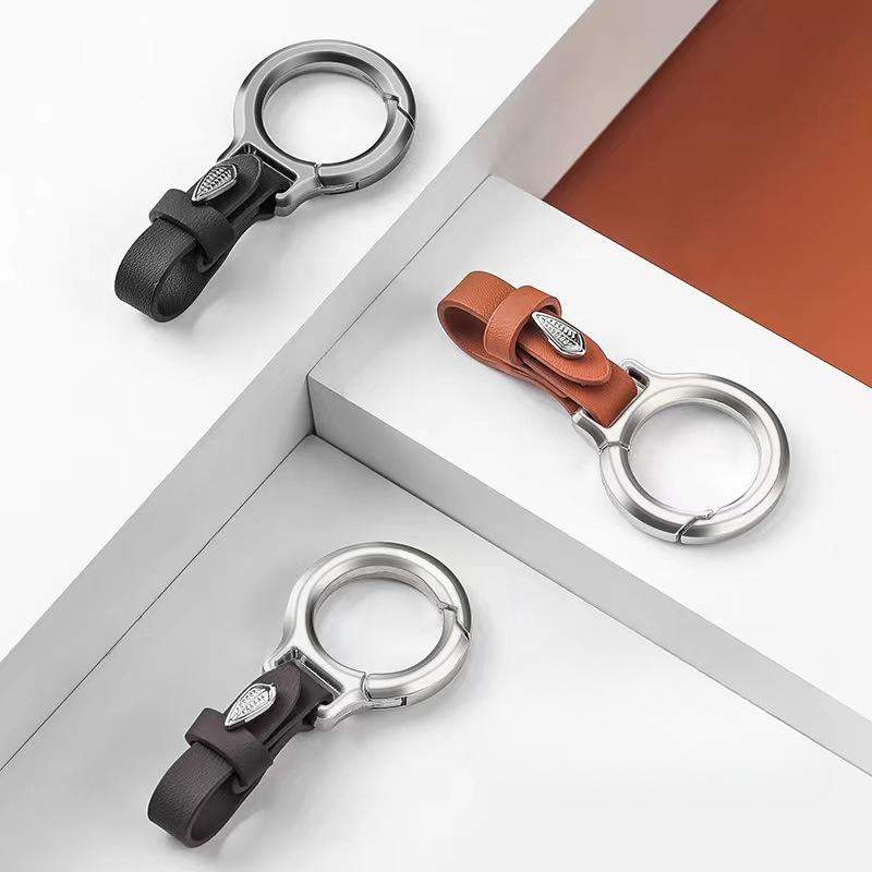 1KS Pánska pracka Kovový prívesok do auta proti strate Vysoko kvalitný kožený prívesok Personalizovaná jednoduchá kľúčenka Záves na pás