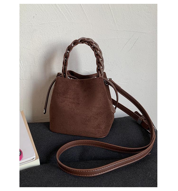 Vintage Frosted Texture Bucket Bag Woven Vegetable Basket Bag, New Fashionable Niche Design, Single Shoulder Crossbody Bag