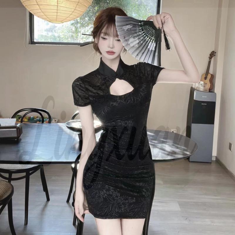 Spicy Chic Chest-Revealing Short-Sleeve Retro Qipao Dress - Fashionable, Slimming, Hip-Hugging Skirt