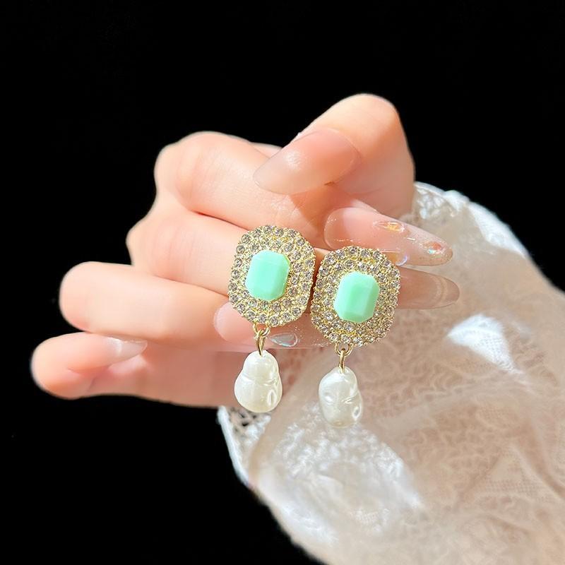 French Retro Court Style Ice Transparent Green Pearl Necklace Earrings Exquisite Light Luxury Elegant High-end Dinner Accessories