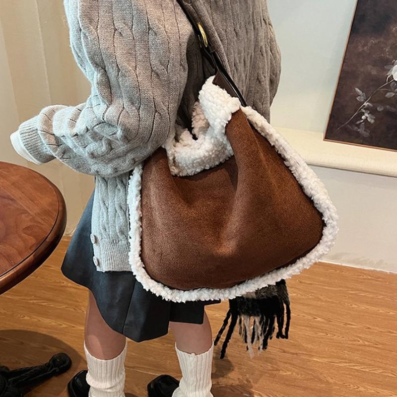 Large Capacity Elegant Premium Small Shoulder Bag for Women 2026 High Quality Black Matte Plush Edge Underarm Crossbody Bag