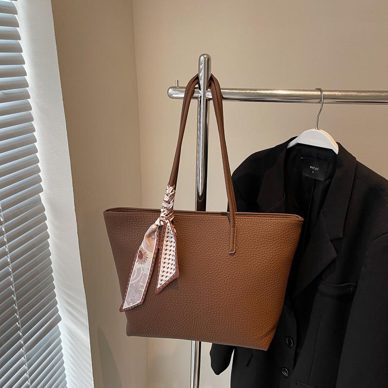 Versatile Large-capacity Tote Bag Women's New Casual Commuter Shoulder Bag