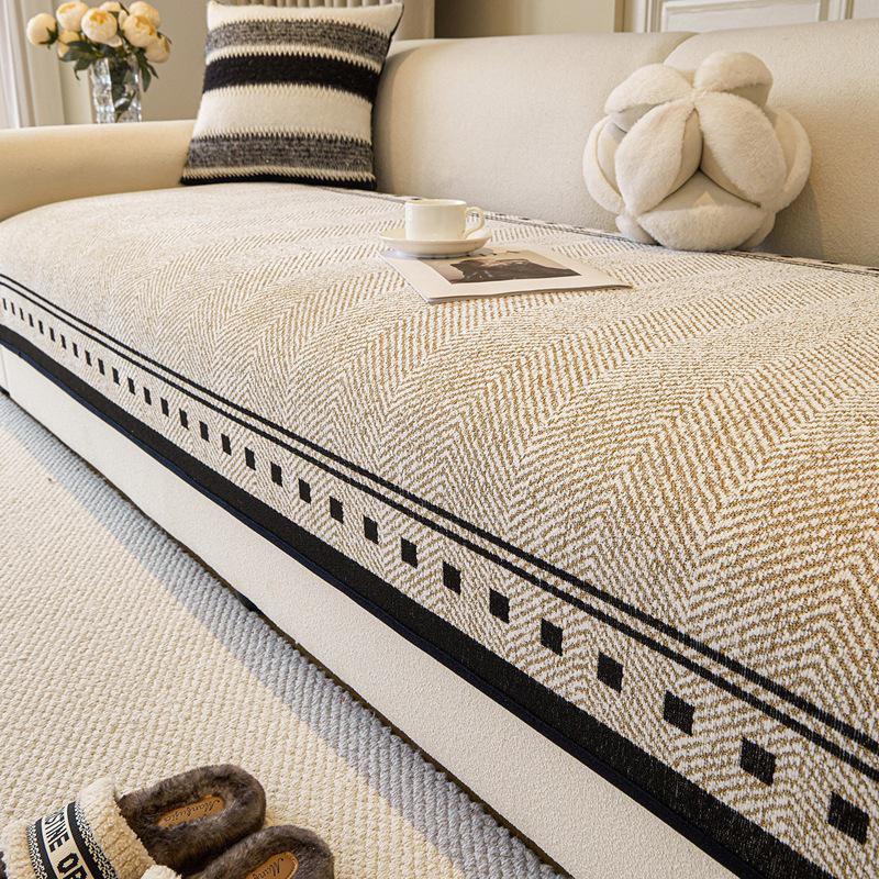 

Luxury Non-Slip Sofa Cushion Cover for All Seasons 70x70 cm