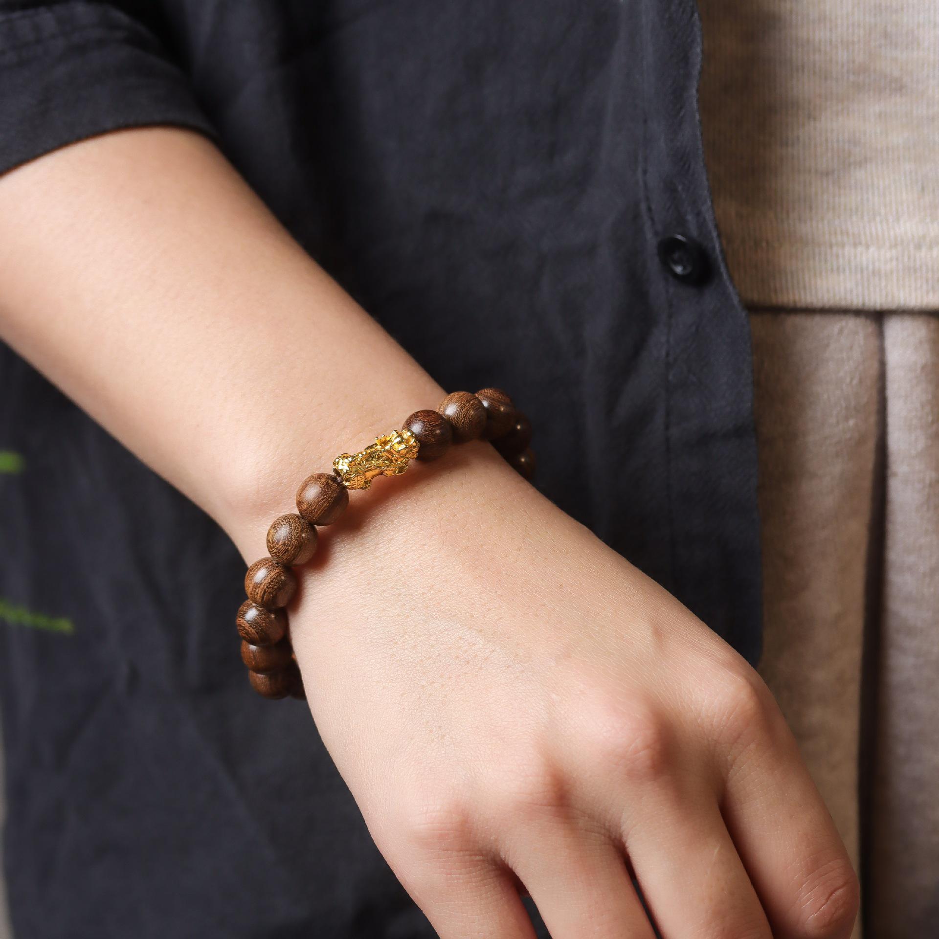 Exquisitely Carved Jade Pixiu Natural Sandalwood Prayer Bead Bracelet for Men and Women