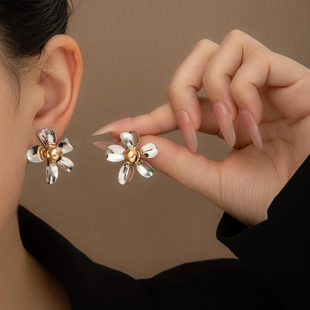 Premium Glossy Metal Flower Earrings Heavy Industry Light Luxury Niche Unique Earrings Personalized Fashion Earrings