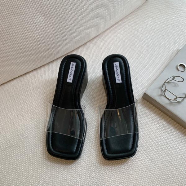 

Fashion Female Shoes Slippers Women Summer Low Transparent Heel Luxury Slides On A Wedge Platform 2025 Designer Fashion Rubber PU Rome F 35