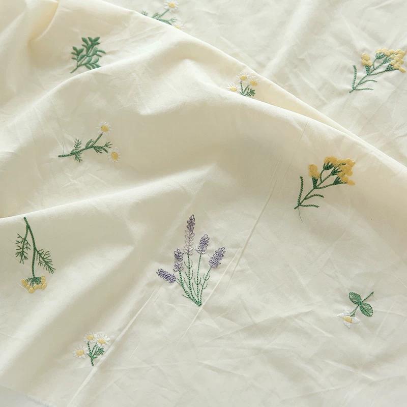 100% Cotton Embroidered Tablecloth, Floral Embroidery, Durable and Multi-Size Washable Table Cover for Party Picnic Home Decor, Wedding and Kitchen