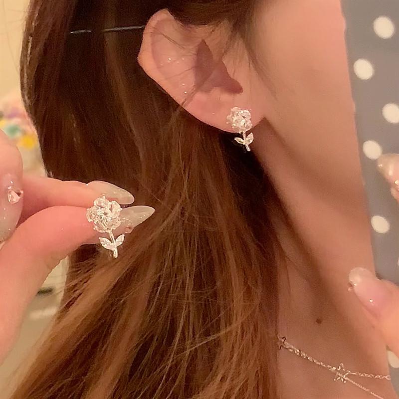 Silver Needle Korean Crystal Rose Flower Stud Earrings - Small, Exquisite, and Versatile for Spring/Summer.