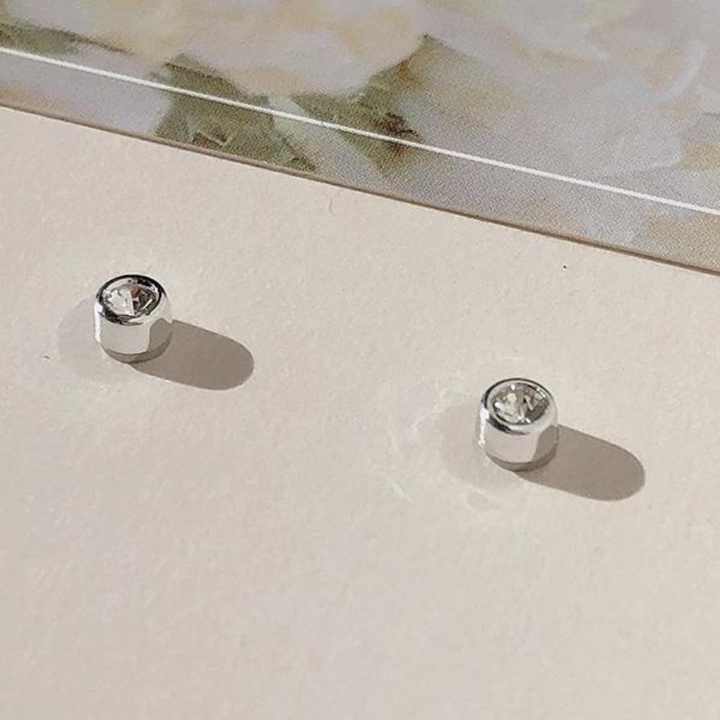 Women's Cubic Round Daily Magnetic Fake Piercing