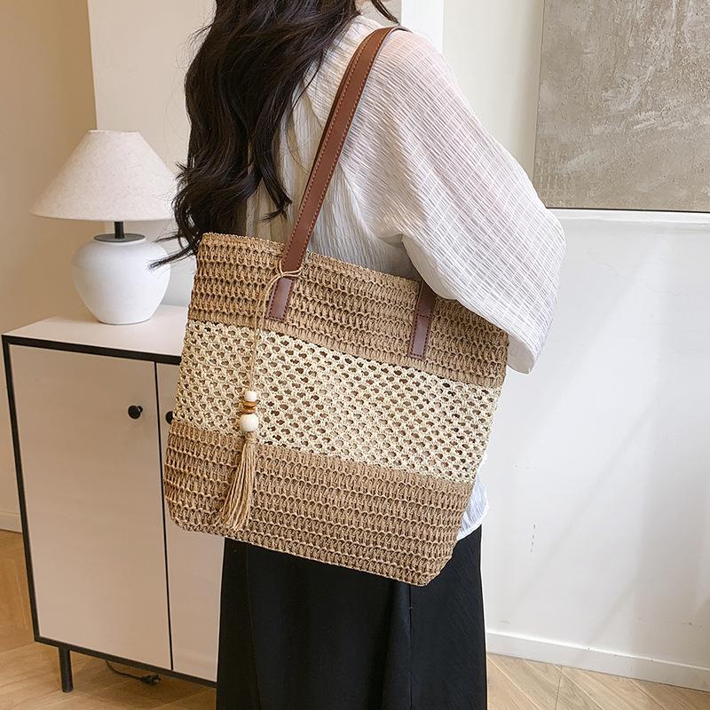 Sac Cabas en Paille pour Femme Grande Capacité Sac à Main en Rotin Tressé Sac de Plage d'Été Sac Bandoulière Couleur Contrastante Décor Pompon