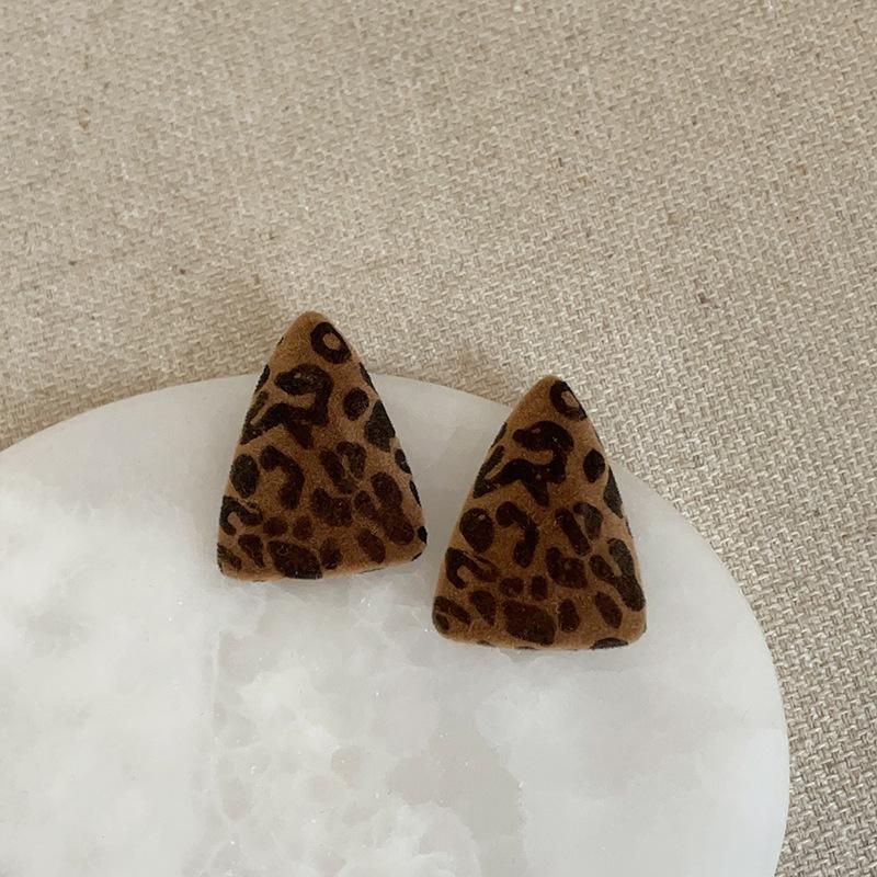 Herbst- und Winteratmosphäre Leopardenmuster Flanell Ohrstecker Damen Leichter Luxus Retro Einfache Persönlichkeit Mode Exquisite Vielseitige Ohrringe