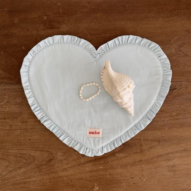 

Ins Korean-style Heart-shaped Cotton Placemat Reusable Ruffled Fabric Anti-skid Heat Insulation Placemat Trend Photography Props