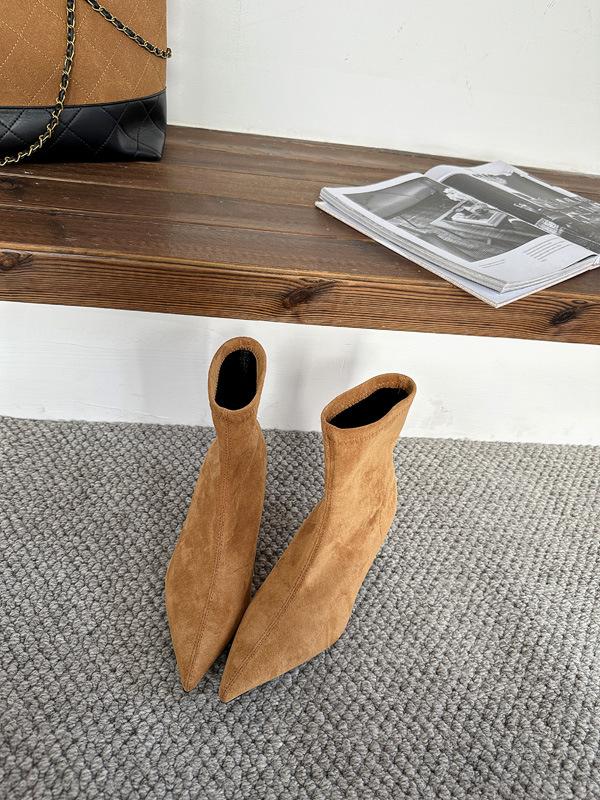 

2025 new autumn and winter short tube pointed versatile women s boots 39