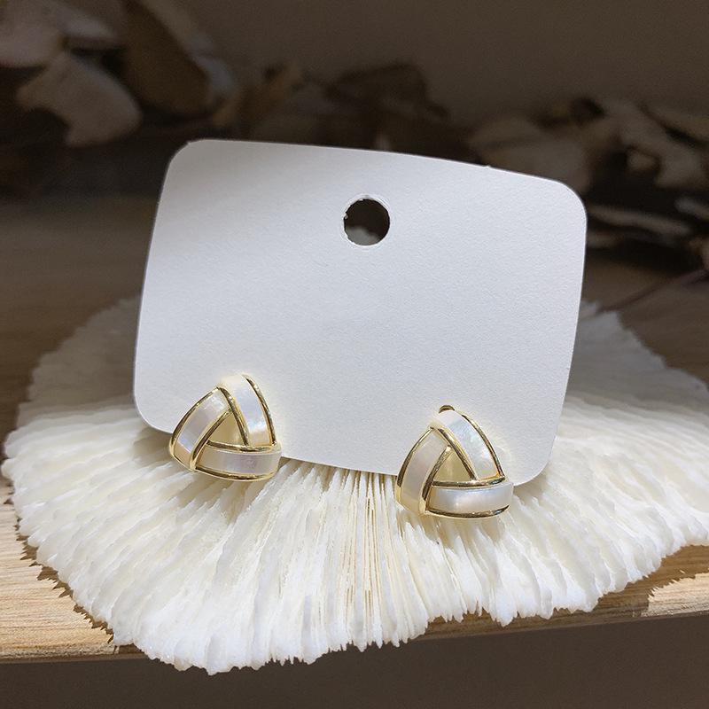 Boucles d'oreilles de luxe tendance 2024 accrocheuses pour femmes: Boucles d'oreilles à clous tendance et polyvalentes pour l'automne et l'hiver