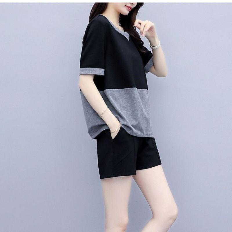 Fashionable short-sleeved plus-size suit for women in summer, loose slimming shorts, age-reducing belly-covering casual two-piece set