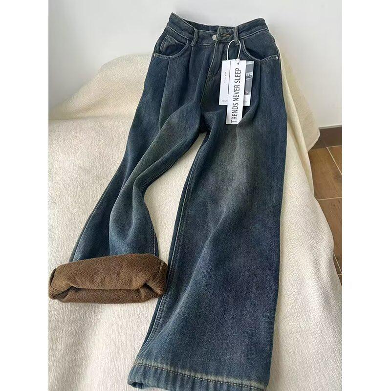 

Синие джинсы с высокой посадкой и широкими штанинами на флисовой подкладке, с винтажным вареным эффектом и потертостями. 5XL