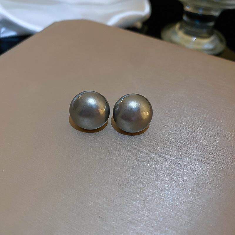 Silver needle zircon butterfly pearl earrings niche design light luxury stud earrings French high-end retro earrings wholesale