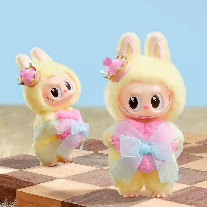 

Bubble Mart Слепая коробка Bubble Mart LABUBU2025 Серия «Новые шахматные приключения» Подвесная карта королевы Желтый Matt LABUBU