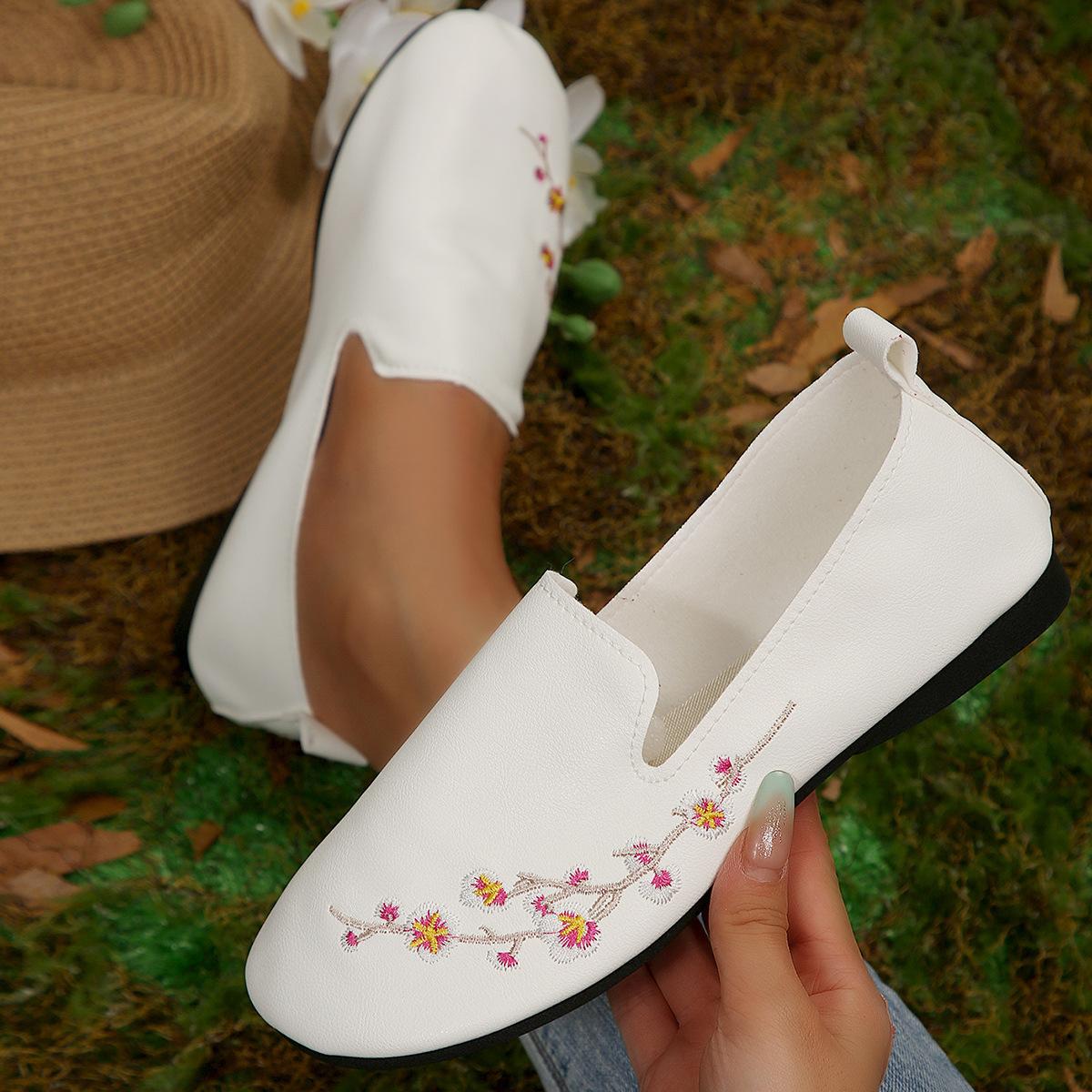 

Women s Round Head Flat Embroidered Low Top Single Shoes Embroidery Shallow Four Seasons Lazy Peas Shoes 44 білий