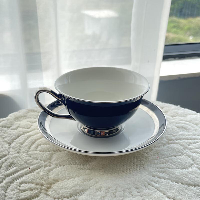 

Шикарный винтажный керамический набор кофейной чашки и блюдца